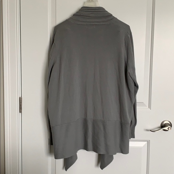 L Chelsea Studios Grey open front sweater - Picture 2 of 6